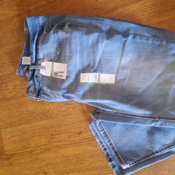 Time and Tru Mid Rise Straight Relaxed Fit Jeans - Picture 4 of 4